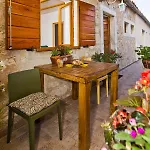 Sparrow Nest Hvar フヴァル